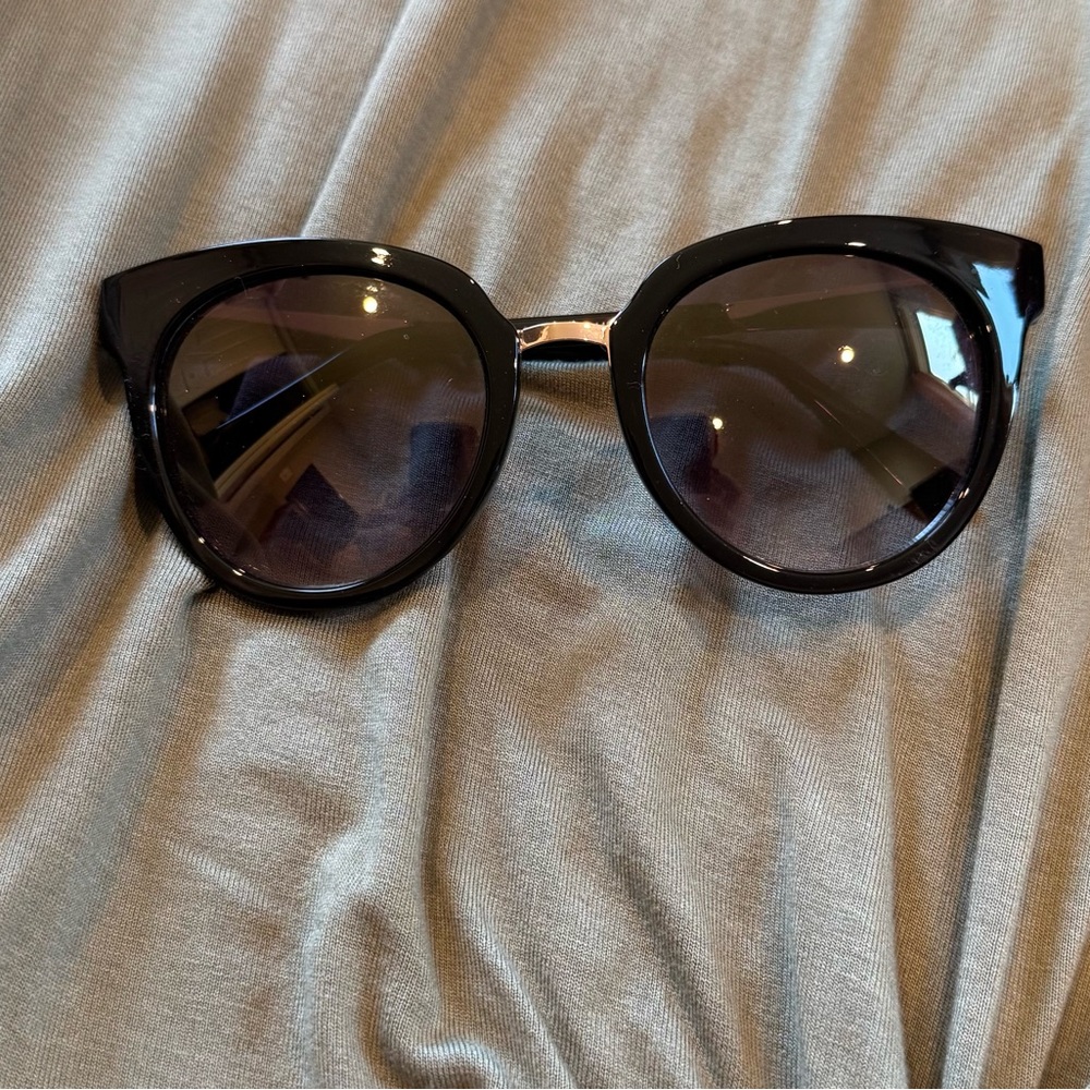 Guess Black Cat-Eye Sunglasses